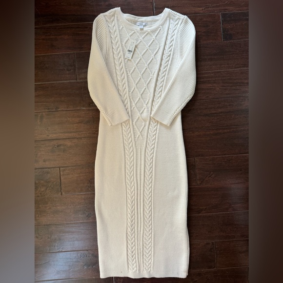 Beautiful cream sweater dress - Picture 1 of 3